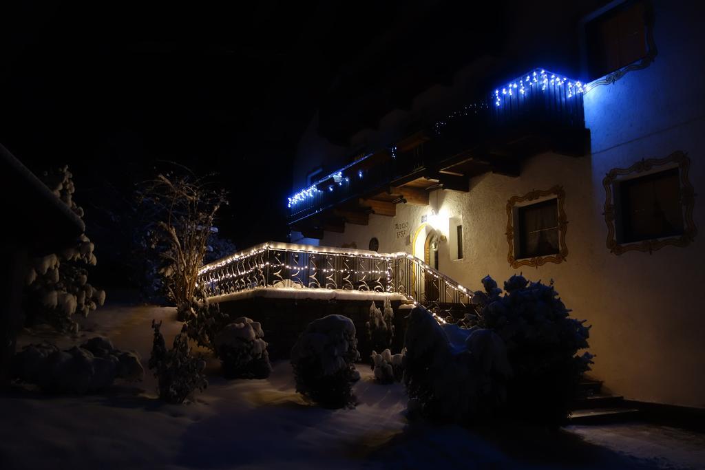 Haus Fiegl Hotel Oetz Exterior photo